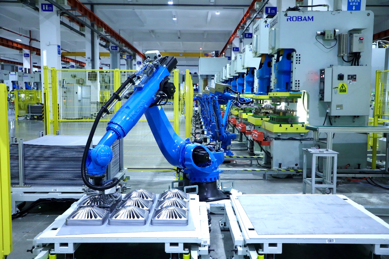 《焦點(diǎn)訪談》聚焦 老板電器數(shù)字化智能制造升級(jí)，引領(lǐng)全新數(shù)字廚電時(shí)代